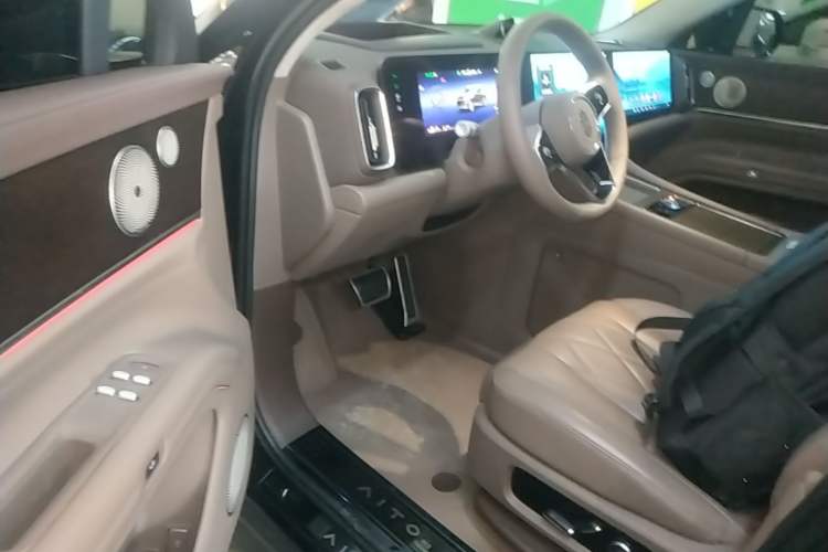 Used Hima AITO M9 2024 Range-Extended Ultra Version 52 kWh 5-Seater Model Driver Seat