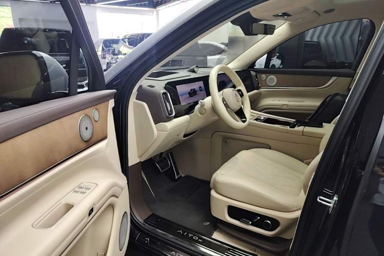 Used Hima AITO M9 2024 Range-Extended Ultra Version 42 kWh 6-Seater Model Driver Seat