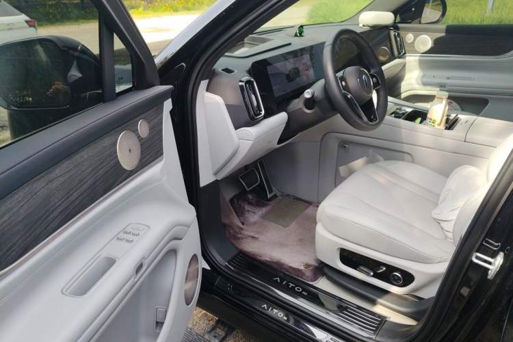 Used Hima AITO M9 2024 Range-Extended Ultra Version 42 kWh 6-Seater Model Driver Seat