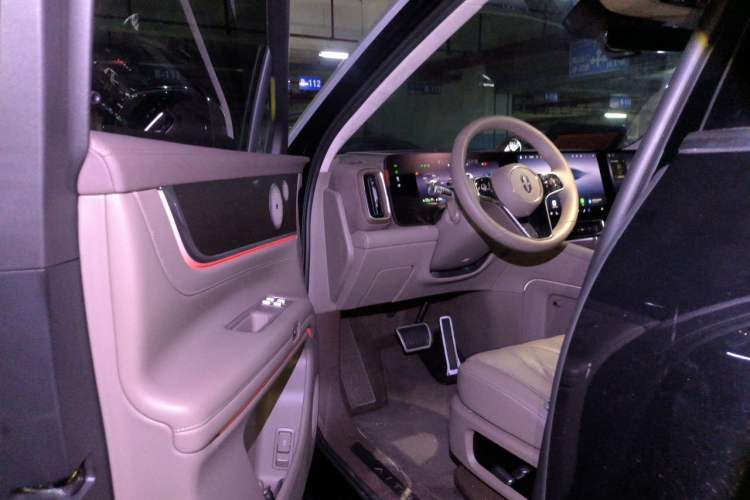 Used Hima AITO M9 2024 Range-Extended Ultra Version 42 kWh 6-Seater Model Driver Seat