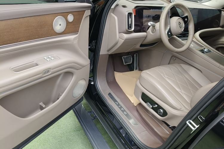Used Hima AITO M9 2024 Range-Extended Ultra Version 52 kWh 6-Seater Model Driver Seat