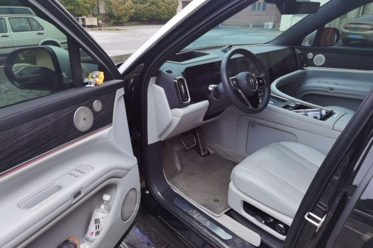Used Hima AITO M9 2024 All-Electric Ultra Version 100 kWh 6-Seater Model Driver Seat