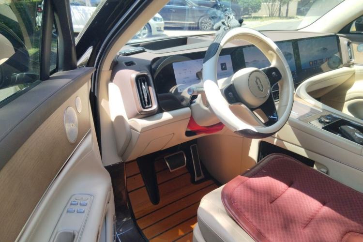 Used Hima AITO M9 2024 Range-Extended Ultra Version 42 kWh 6-Seater Model Driver Seat