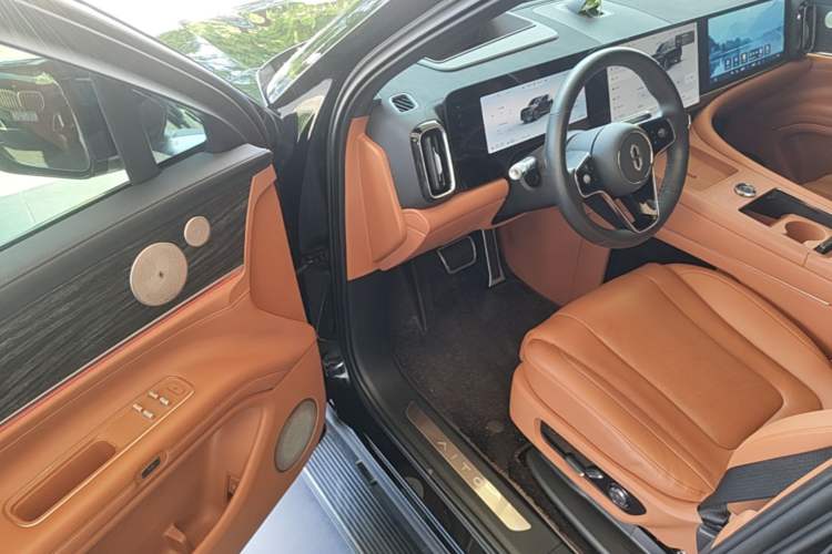 Used Hima AITO M9 2024 Range-Extended Ultra Version 42 kWh 6-Seater Model Driver Seat