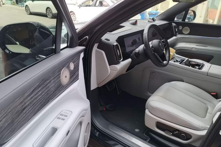 Used Hima AITO M9 2024 Range-Extended Ultra Version 52 kWh 6-Seater Model Driver Seat