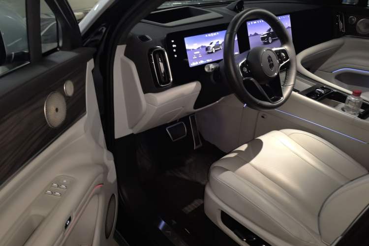 Used Hima AITO M9 2024 Range-Extended Ultra Version 52 kWh 6-Seater Model Driver Seat