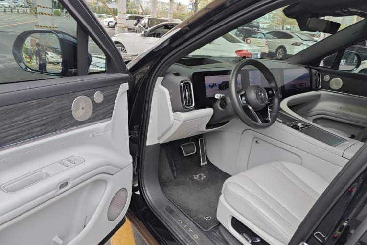 Used Hima AITO M9 2024 Range-Extended Ultra Version 42 kWh 6-Seater Model Driver Seat