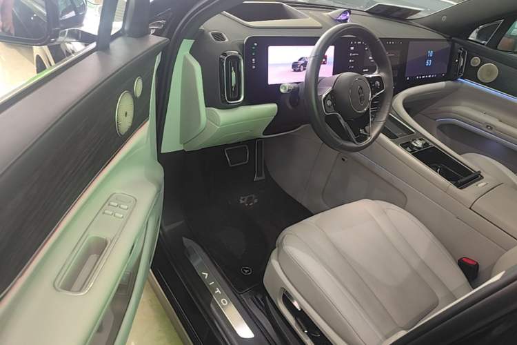Used Hima AITO M9 2024 Range-Extended Ultra Version 42 kWh 6-Seater Model Driver Seat