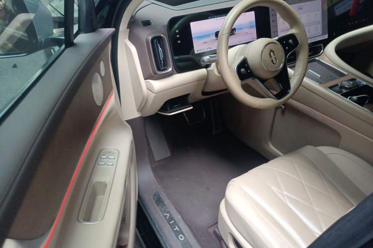 Used Hima AITO M9 2024 Range-Extended Ultra Version 42 kWh 6-Seater Model Driver Seat