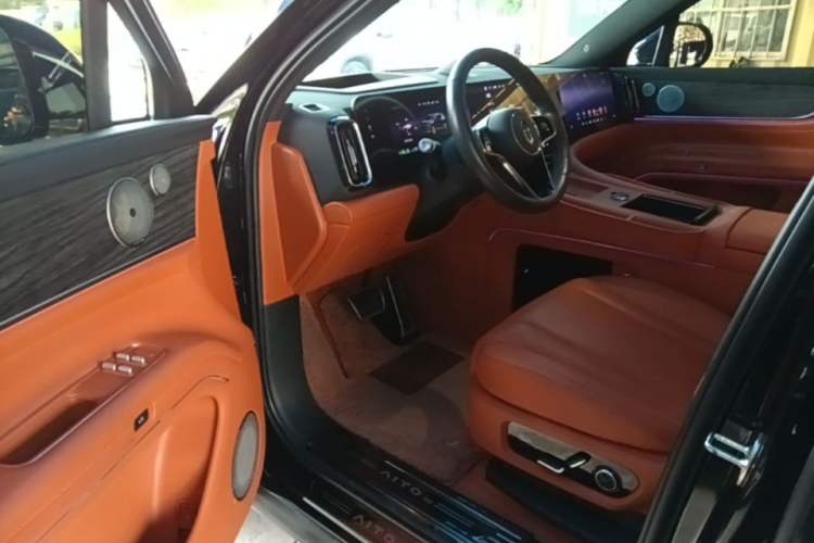 Used Hima AITO M9 2024 Range-Extended Ultra Version 52 kWh 6-Seater Model Driver Seat