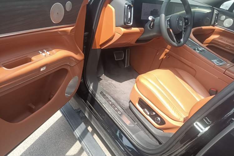 Used Hima AITO M9 2024 Range-Extended Ultra Version 42 kWh 6-Seater Model Driver Seat