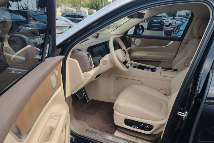 Used Hima AITO M9 2024 Range-Extended Ultra Version 42 kWh 6-Seater Model Driver Seat