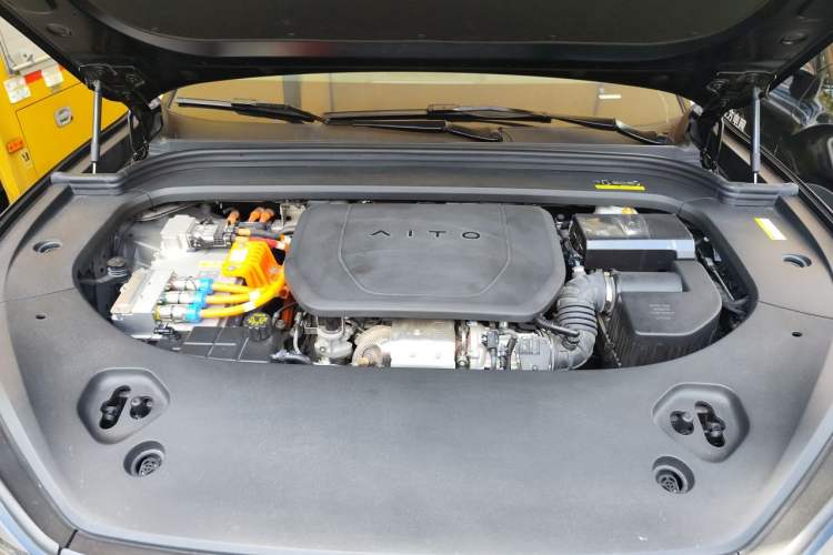 Used Hima AITO M9 2024 Range-Extended Ultra Version 42 kWh 6-Seater Model Engine Bay