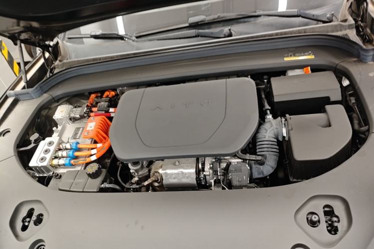 Used Hima AITO M9 2024 Range-Extended Ultra Version 42 kWh 6-Seater Model Engine Bay