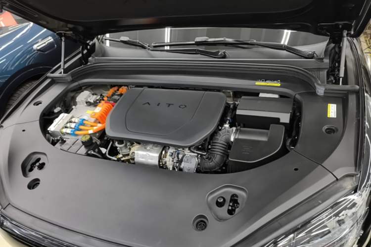 Used Hima AITO M9 2024 Range-Extended Ultra Version 42 kWh 6-Seater Model Engine Bay