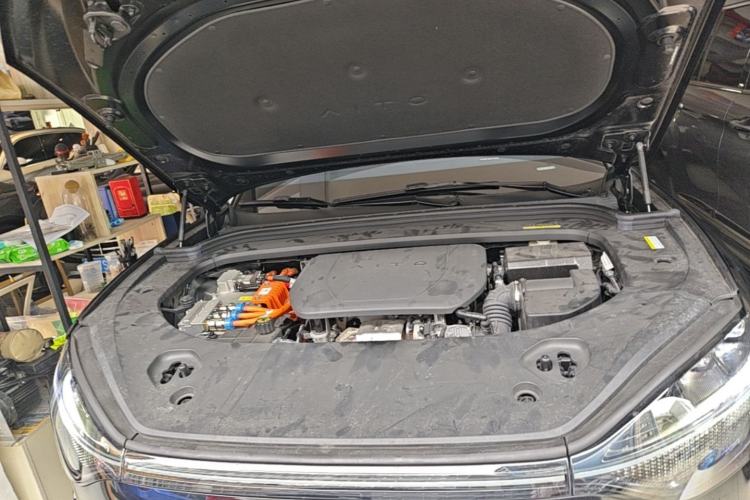Used Hima AITO M9 2024 Range-Extended Ultra Version 42 kWh 6-Seater Model Engine Bay