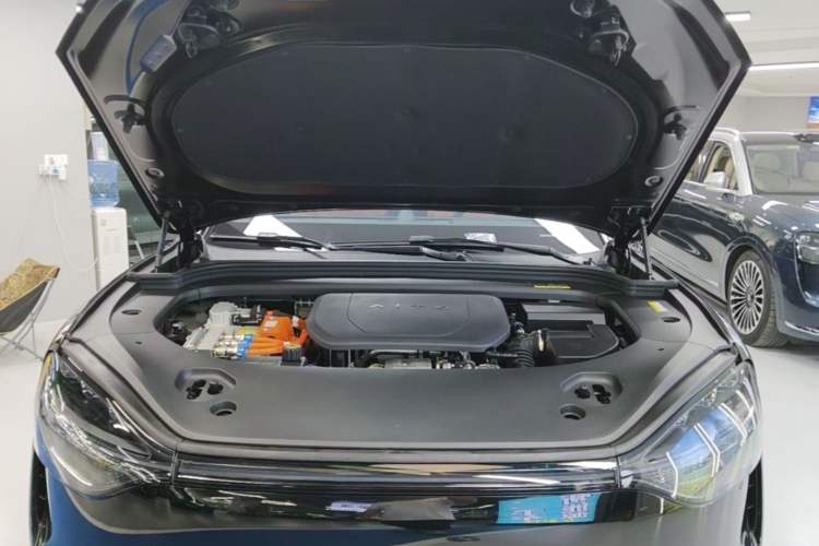Used Hima AITO M9 2024 Range-Extended Ultra Version 52 kWh 6-Seater Model Engine Bay