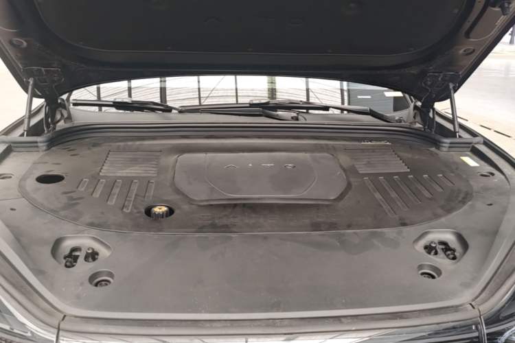 Used Hima AITO M9 2024 Range-Extended Ultra Version 42 kWh 6-Seater Model Engine Bay