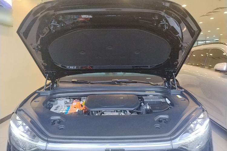 Used Hima AITO M9 2024 Range-Extended Ultra Version 42 kWh 6-Seater Model Engine Bay