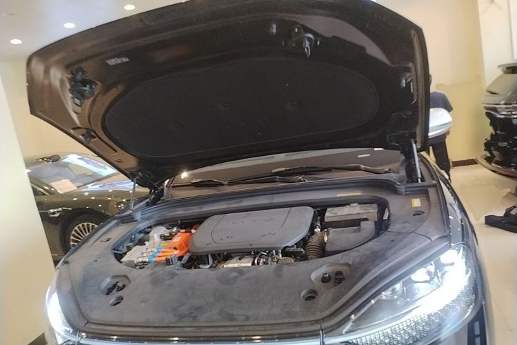 Used Hima AITO M9 2024 Range-Extended Ultra Version 42 kWh 6-Seater Model Engine Bay