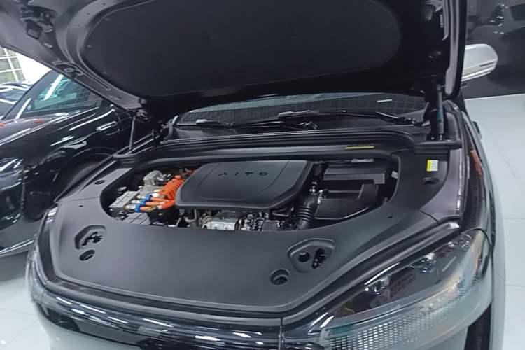 Used Hima AITO M9 2024 Range-Extended Ultra Version 42 kWh 6-Seater Model Engine Bay