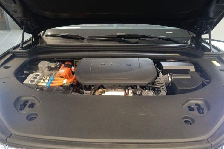 Used Hima AITO M9 2024 Range-Extended Ultra Version 42 kWh 6-Seater Model Engine Bay