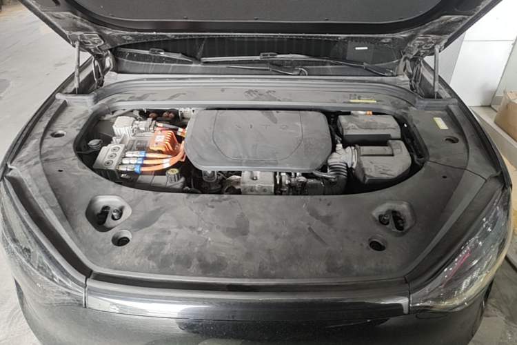 Used Hima AITO M9 2024 Range-Extended Ultra Version 42 kWh 6-Seater Model Engine Bay