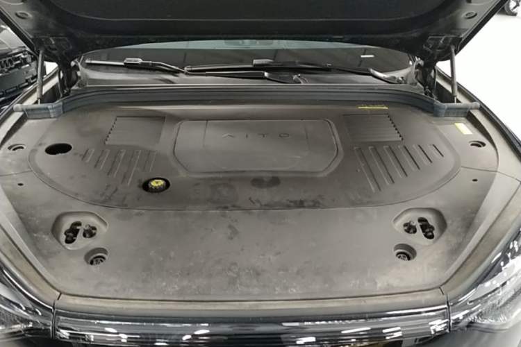 Used Hima AITO M9 2024 Range-Extended Ultra Version 42 kWh 6-Seater Model Engine Bay