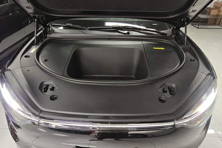 Used Hima AITO M9 2024 All-Electric Ultra Version 100 kWh 6-Seater Model Engine Bay