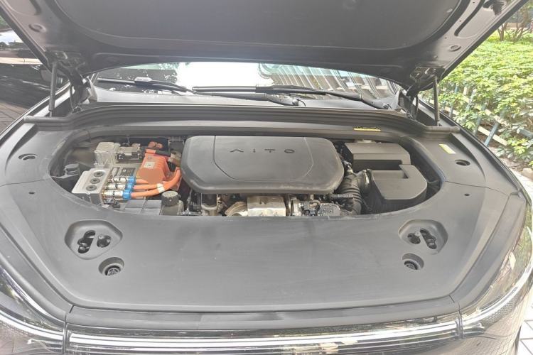 Used Hima AITO M9 2024 Range-Extended Ultra Version 52 kWh 6-Seater Model Engine Bay