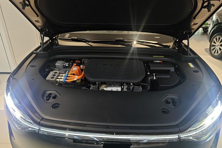 Used Hima AITO M9 2024 Range-Extended Ultra Version 42 kWh 6-Seater Model Engine Bay