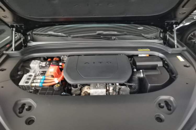 Used Hima AITO M9 2024 Range-Extended Ultra Version 42 kWh 6-Seater Model Engine Bay