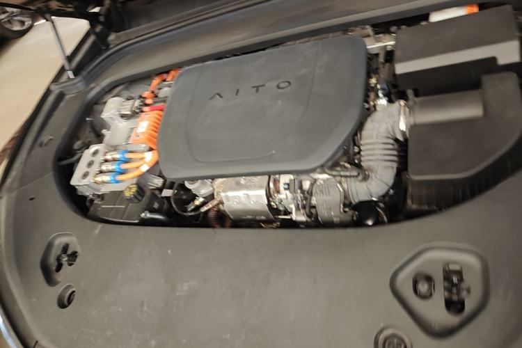 Used Hima AITO M9 2024 Range-Extended Ultra Version 52 kWh 6-Seater Model Engine Bay