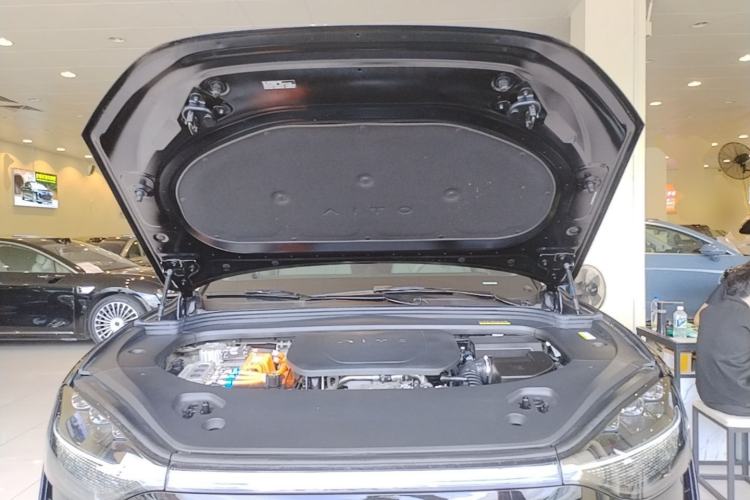 Used Hima AITO M9 2024 Range-Extended Ultra Version 42 kWh 6-Seater Model Engine Bay