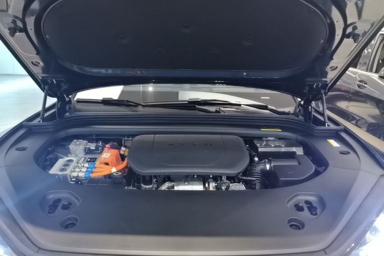 Used Hima AITO M9 2024 Range-Extended Ultra Version 42 kWh 6-Seater Model Engine Bay