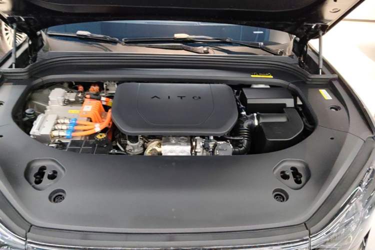 Used Hima AITO M9 2024 Range-Extended Ultra Version 42 kWh 6-Seater Model Engine Bay