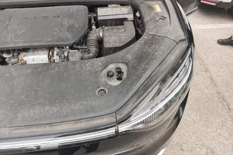Used Hima AITO M9 2024 Range-Extended Ultra Version 52 kWh 6-Seater Model Engine Bay Left