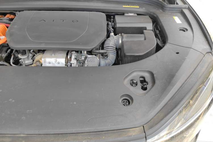 Used Hima AITO M9 2024 Range-Extended Ultra Version 52 kWh 5-Seater Model Engine Bay Left