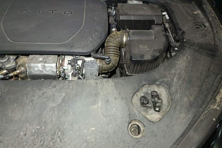 Used Hima AITO M9 2024 Range-Extended Ultra Version 42 kWh 6-Seater Model Engine Bay Left