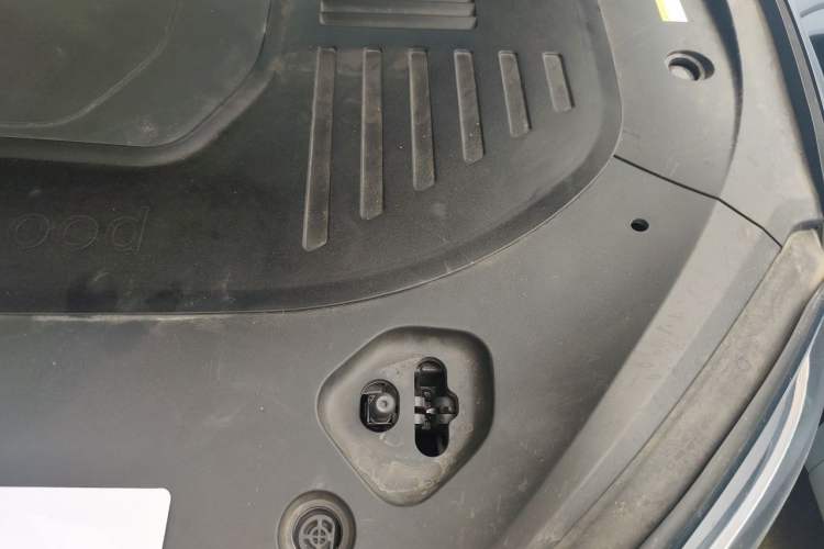 Used Hima AITO M9 2024 Range-Extended Ultra Version 42 kWh 6-Seater Model Engine Bay Left