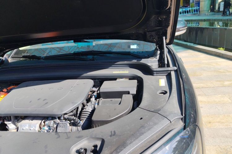 Used Hima AITO M9 2024 Range-Extended Ultra Version 52 kWh 5-Seater Model Engine Bay Left
