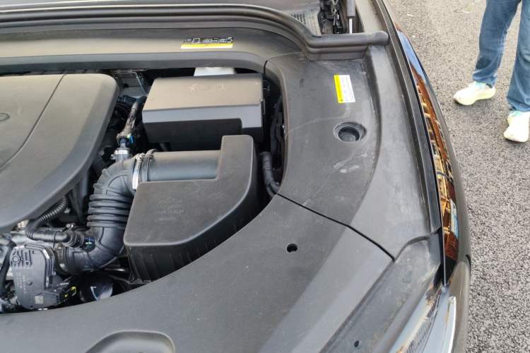 Used Hima AITO M9 2024 Range-Extended Ultra Version 52 kWh 5-Seater Model Engine Bay Left