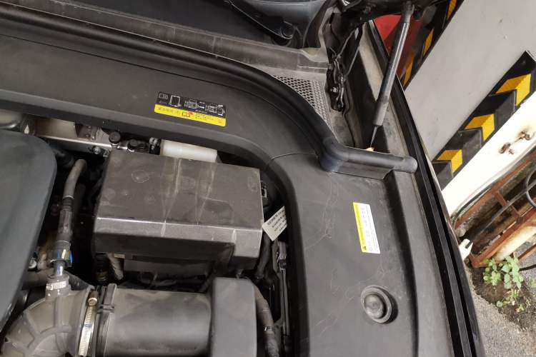 Used Hima AITO M9 2024 Range-Extended Ultra Version 52 kWh 6-Seater Model Engine Bay Left