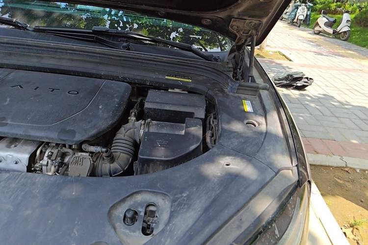 Used Hima AITO M9 2024 Range-Extended Ultra Version 52 kWh 6-Seater Model Engine Bay Left