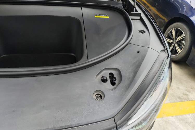 Used Hima AITO M9 2024 All-Electric Ultra Version 100 kWh 6-Seater Model Engine Bay Left