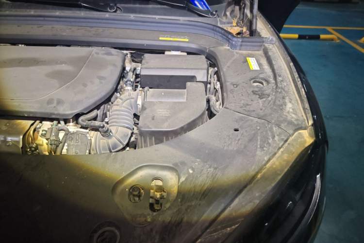 Used Hima AITO M9 2024 Range-Extended Ultra Version 52 kWh 5-Seater Model Engine Bay Left