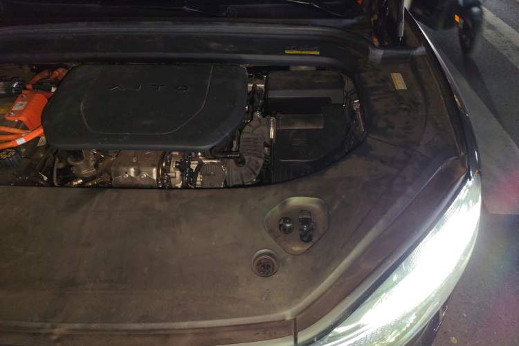 Used Hima AITO M9 2024 Range-Extended Ultra Version 52 kWh 6-Seater Model Engine Bay Left