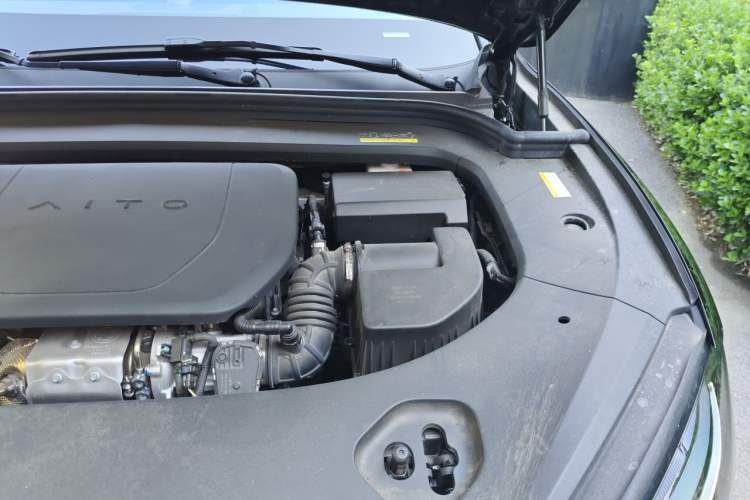 Used Hima AITO M9 2024 Range-Extended Ultra Version 52 kWh 6-Seater Model Engine Bay Left