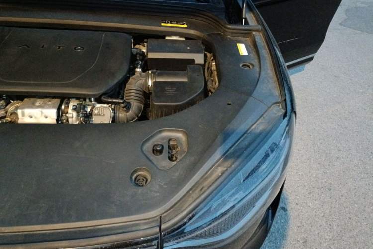 Used Hima AITO M9 2024 Range-Extended Ultra Version 42 kWh 6-Seater Model Engine Bay Left