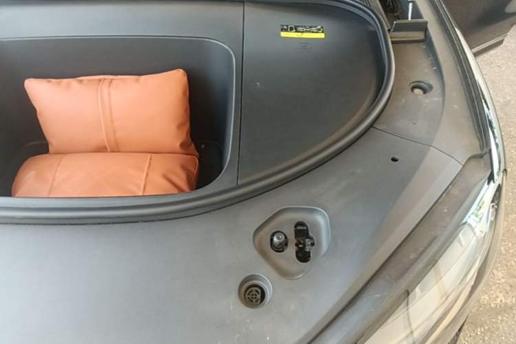 Used Hima AITO M9 2024 All-Electric Ultra Version 100 kWh 5-Seater Model Engine Bay Left